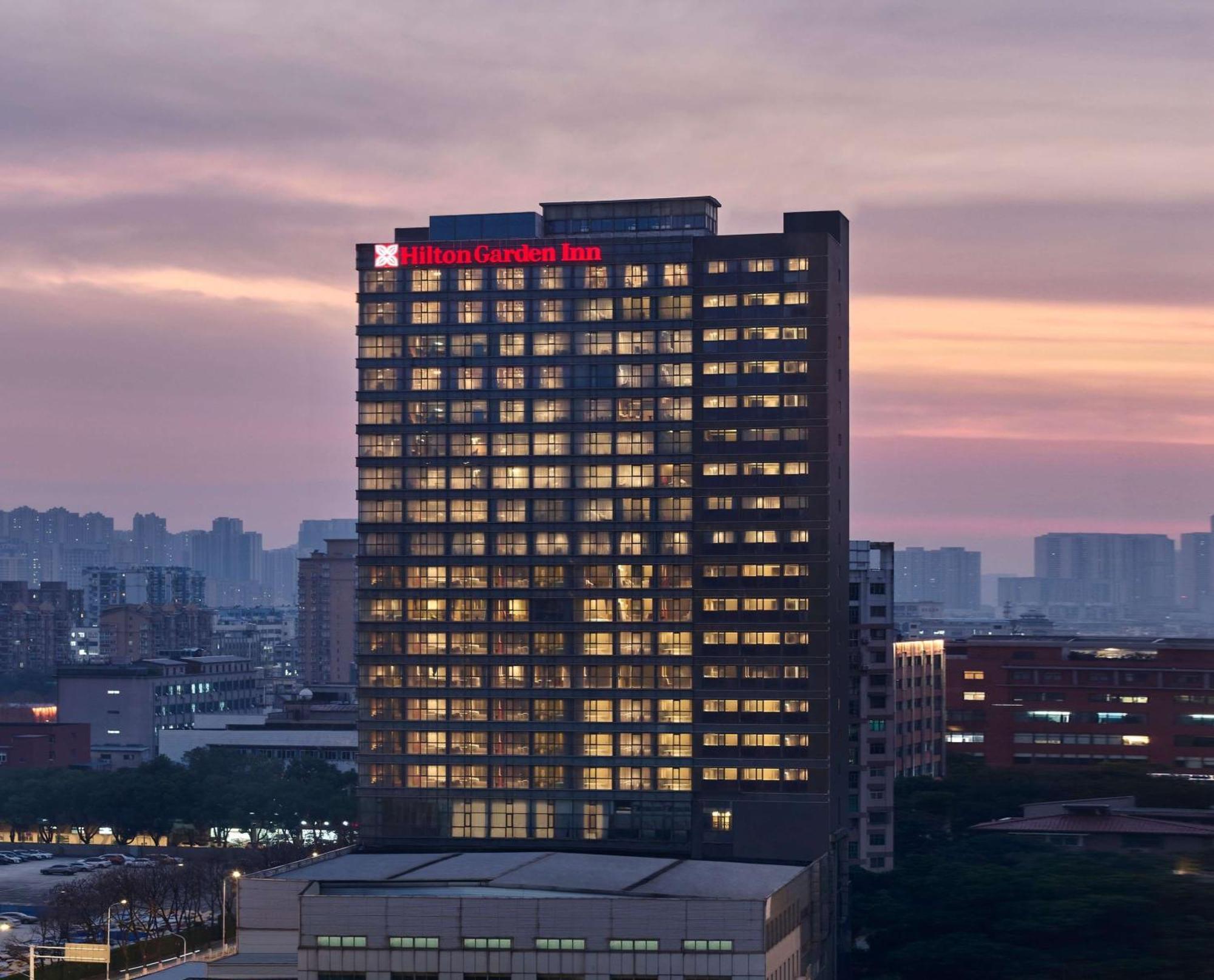 Hilton Garden Inn Wuhan Hankou Exteriör bild