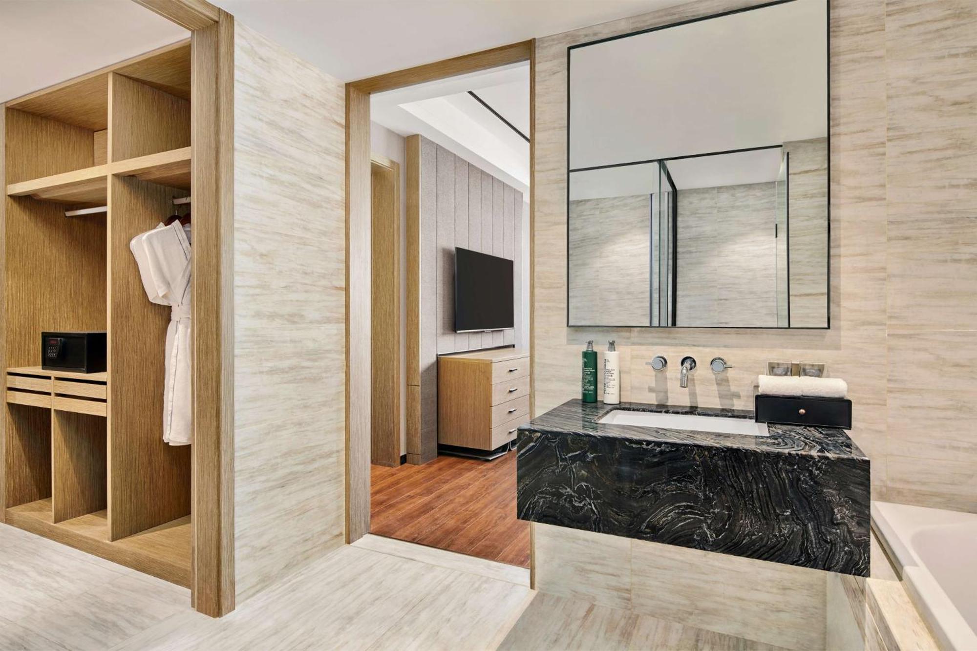 Hilton Garden Inn Wuhan Hankou Exteriör bild