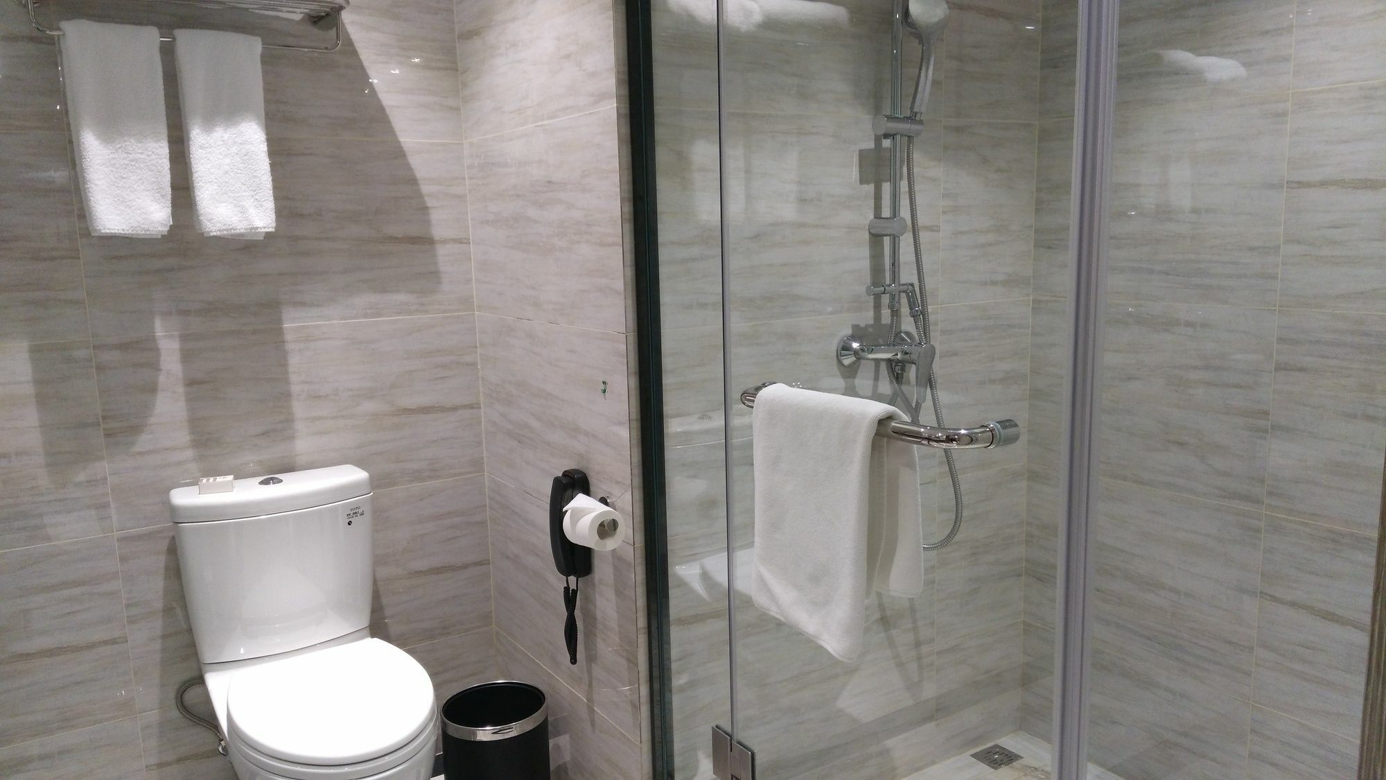 Hilton Garden Inn Wuhan Hankou Exteriör bild